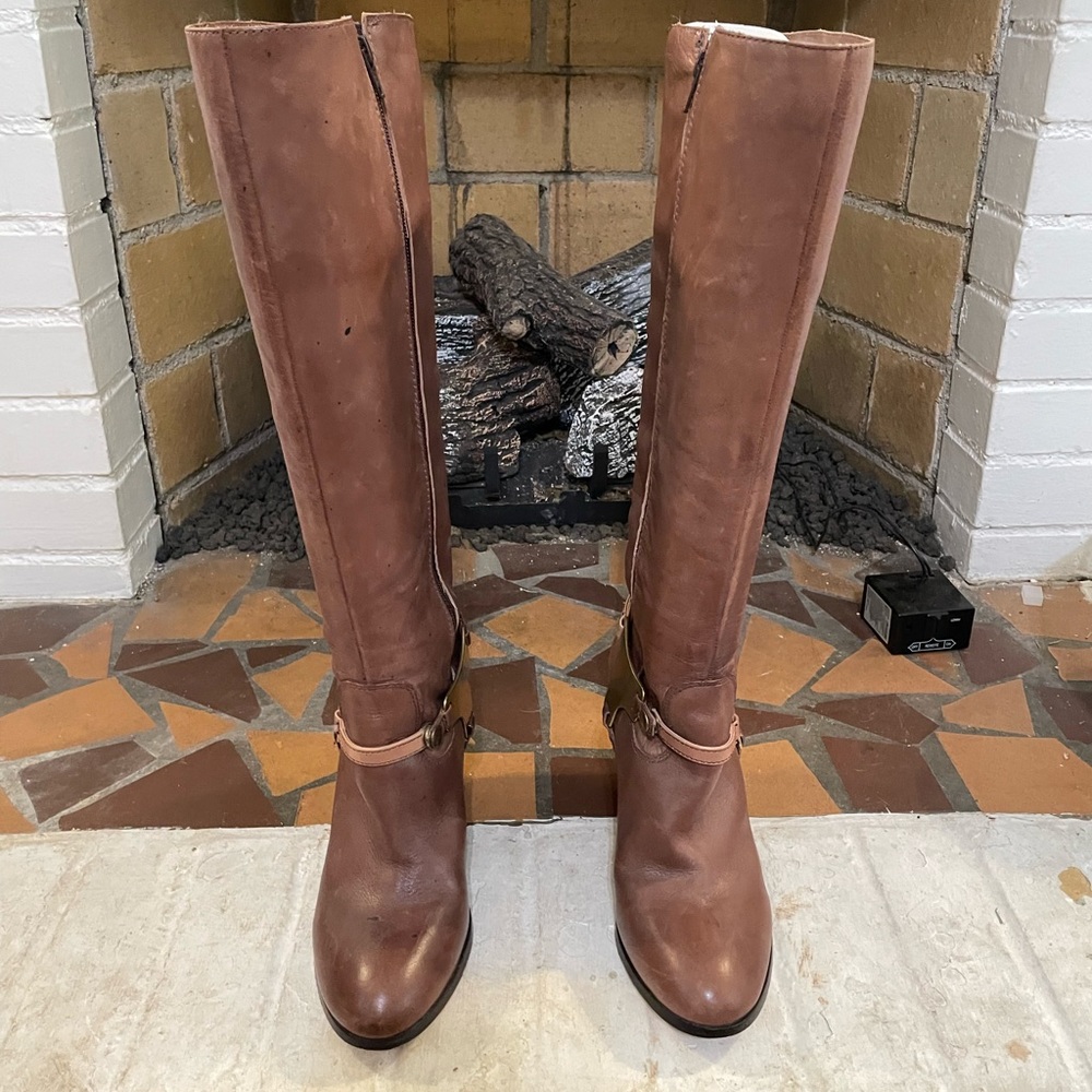 Saks fifth avenue heeled boots size 8.5